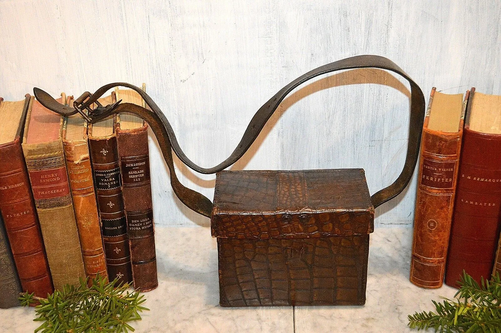 Antique English Embossed Croc Leather Hunting Travel Case Bag  Box With Strap