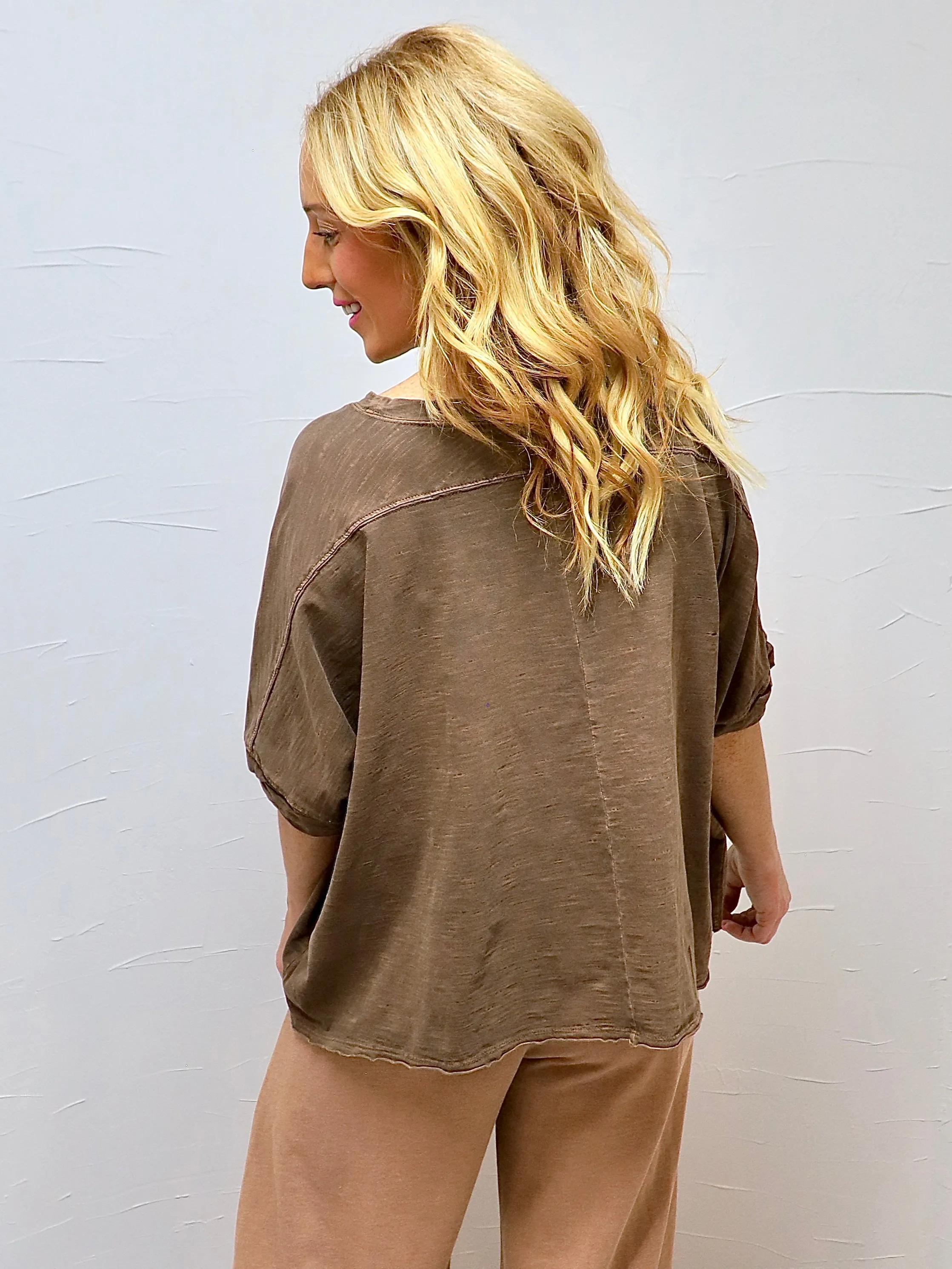 Get It Girl Tee In Chocolate