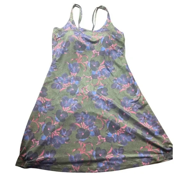 NWT Title Nine Yes Dress in Chili Blossom Floral StinkStopper Technology Size M